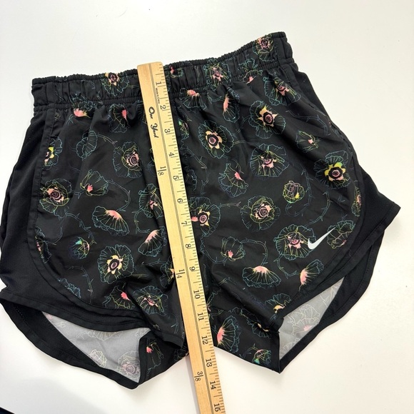Nike Running Shorts 3” Lined Light Dri-Fit Women’s XS Black Floral High Waisted - Picture 11 of 12